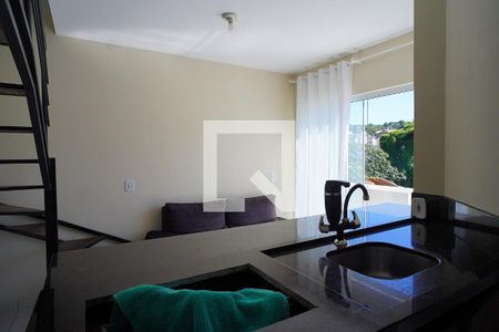 Sala - Cozinha de apartamento para alugar com 1 quarto, 55m² em Carvoeira, Florianópolis