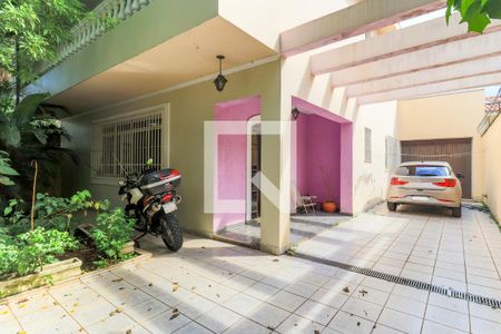 Casa à venda com 250m², 3 quartos e 4 vagas Casa à venda com 250m², 3 quartos e 4 vagasGaragem