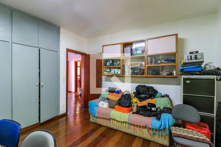 Casa à venda com 250m², 3 quartos e 4 vagas Casa à venda com 250m², 3 quartos e 4 vagasQuarto