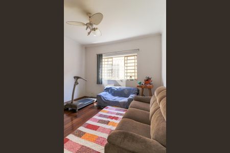 Casa à venda com 250m², 3 quartos e 4 vagas Casa à venda com 250m², 3 quartos e 4 vagasSala de TV