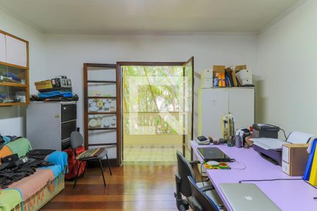 Casa à venda com 250m², 3 quartos e 4 vagas Casa à venda com 250m², 3 quartos e 4 vagasQuarto