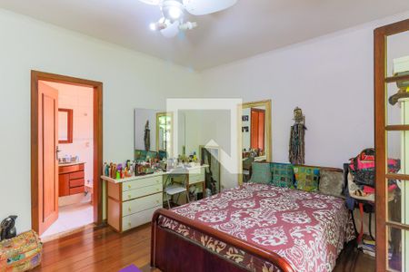 Casa à venda com 250m², 3 quartos e 4 vagas Casa à venda com 250m², 3 quartos e 4 vagasSuíte 2