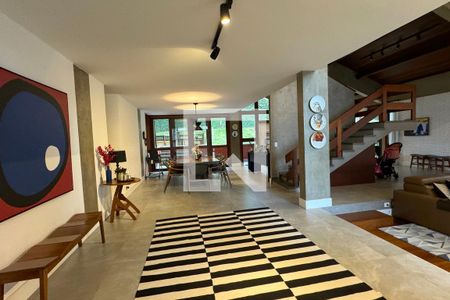 Sala de casa de condomínio para alugar com 4 quartos, 425m² em Alphaville, Santana de Parnaíba