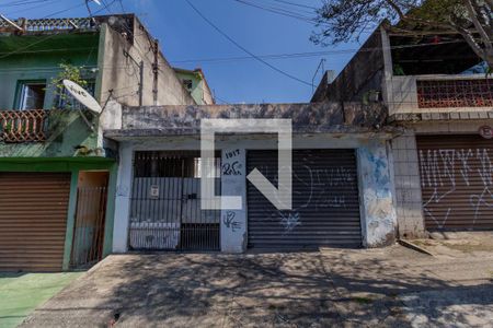 Casa à venda com 100m², 2 quartos e 2 vagas Casa à venda com 100m², 2 quartos e 2 vagasFachada