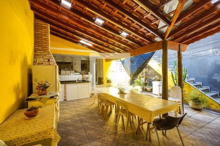 Casa à venda com 400m², 3 quartos e 2 vagas Casa à venda com 400m², 3 quartos e 2 vagasQuintal