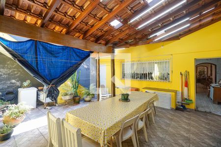 Casa à venda com 400m², 3 quartos e 2 vagas Casa à venda com 400m², 3 quartos e 2 vagasQuintal