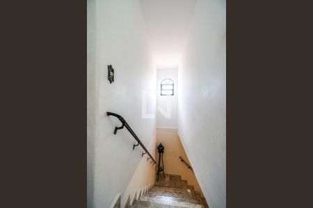 Casa à venda com 400m², 3 quartos e 2 vagas Casa à venda com 400m², 3 quartos e 2 vagasHall da escada