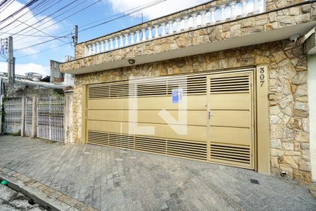 Casa à venda com 400m², 3 quartos e 2 vagas Casa à venda com 400m², 3 quartos e 2 vagasFachada