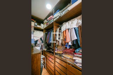 Casa à venda com 400m², 3 quartos e 2 vagas Casa à venda com 400m², 3 quartos e 2 vagasCloset da suíte 01