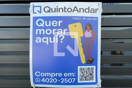 Casa à venda com 170m², 2 quartos e 3 vagas Casa à venda com 170m², 2 quartos e 3 vagasFachada