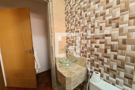 Banheiro da Suíte de casa para alugar com 2 quartos, 200m² em Vila Antonieta, São Paulo