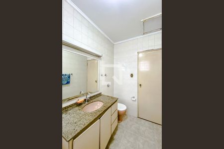 Casa à venda com 178m², 3 quartos e 2 vagasBanheiro