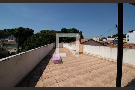 Casa à venda com 170m², 3 quartos e 2 vagas Casa à venda com 170m², 3 quartos e 2 vagasTerraço