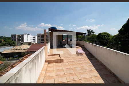 Casa à venda com 170m², 3 quartos e 2 vagas Casa à venda com 170m², 3 quartos e 2 vagasTerraço