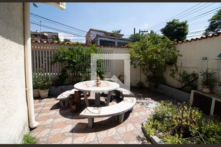 Casa à venda com 170m², 3 quartos e 2 vagas Casa à venda com 170m², 3 quartos e 2 vagasQuintal