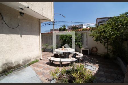Casa à venda com 170m², 3 quartos e 2 vagas Casa à venda com 170m², 3 quartos e 2 vagasQuintal