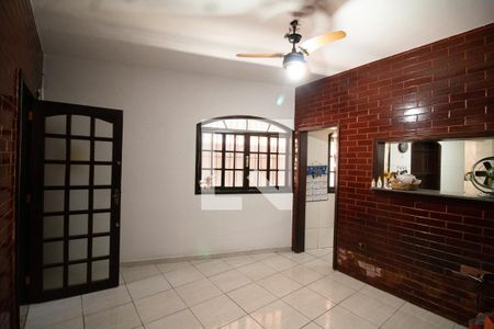Casa à venda com 170m², 3 quartos e 2 vagas Casa à venda com 170m², 3 quartos e 2 vagasCopa