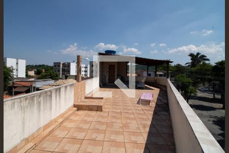 Casa à venda com 170m², 3 quartos e 2 vagas Casa à venda com 170m², 3 quartos e 2 vagasTerraço