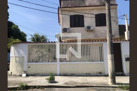 Casa à venda com 170m², 3 quartos e 2 vagasFachada