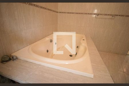 Casa à venda com 170m², 3 quartos e 2 vagas Casa à venda com 170m², 3 quartos e 2 vagasBanheiro da Suíte