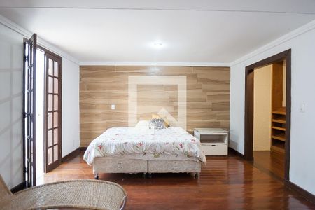 Casa de condomínio à venda com 432m², 4 quartos e 4 vagas Casa de condomínio à venda com 432m², 4 quartos e 4 vagassuite master