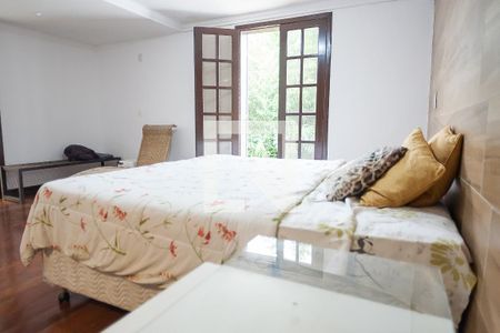 Casa de condomínio à venda com 432m², 4 quartos e 4 vagas Casa de condomínio à venda com 432m², 4 quartos e 4 vagassuite master