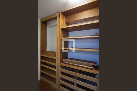 Casa de condomínio à venda com 432m², 4 quartos e 4 vagas Casa de condomínio à venda com 432m², 4 quartos e 4 vagascloset suite master