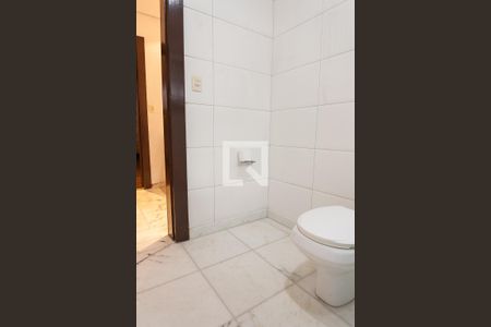 Casa de condomínio à venda com 432m², 4 quartos e 4 vagas Casa de condomínio à venda com 432m², 4 quartos e 4 vagasBanheiro Social