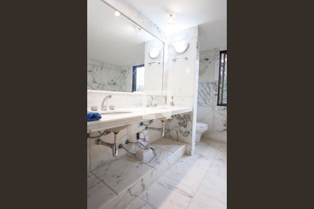 Casa de condomínio à venda com 432m², 4 quartos e 4 vagas Casa de condomínio à venda com 432m², 4 quartos e 4 vagasbanheiro suite master