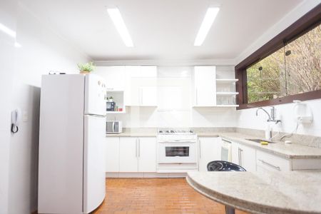 Casa de condomínio à venda com 432m², 4 quartos e 4 vagas Casa de condomínio à venda com 432m², 4 quartos e 4 vagascozinha