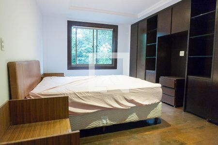 Casa de condomínio à venda com 432m², 4 quartos e 4 vagas Casa de condomínio à venda com 432m², 4 quartos e 4 vagassuite 1