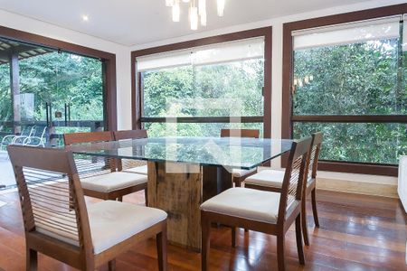 Casa de condomínio à venda com 432m², 4 quartos e 4 vagas Casa de condomínio à venda com 432m², 4 quartos e 4 vagasSala de Jantar