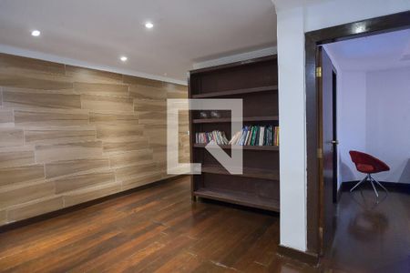 Casa de condomínio à venda com 432m², 4 quartos e 4 vagas Casa de condomínio à venda com 432m², 4 quartos e 4 vagassala de tv