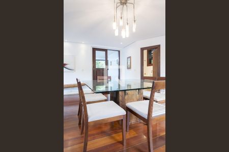 Casa de condomínio à venda com 432m², 4 quartos e 4 vagas Casa de condomínio à venda com 432m², 4 quartos e 4 vagasSala de Jantar