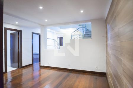 Casa de condomínio à venda com 432m², 4 quartos e 4 vagas Casa de condomínio à venda com 432m², 4 quartos e 4 vagassala de tv