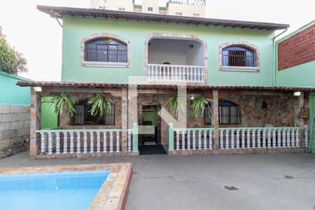 Casa à venda com 360m², 7 quartos e 3 vagas Casa à venda com 360m², 7 quartos e 3 vagasFachada