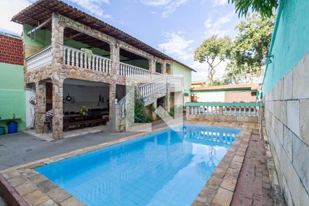 Casa à venda com 360m², 7 quartos e 3 vagas Casa à venda com 360m², 7 quartos e 3 vagasPiscina