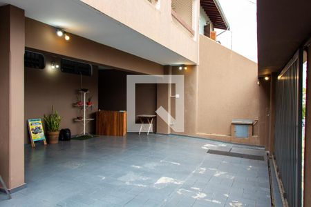 Casa à venda com 236m², 3 quartos e 3 vagasÁREA EXTERNA FRENTE