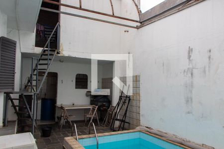 Casa à venda com 236m², 3 quartos e 3 vagasÁREA EXTERNA FUNDOS