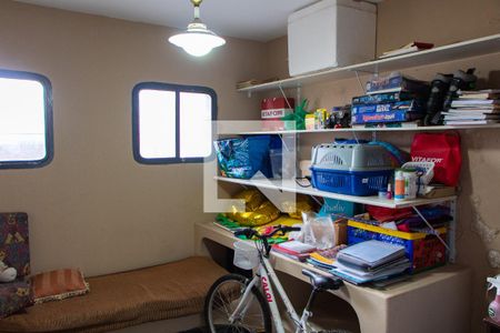 Casa à venda com 236m², 3 quartos e 3 vagasESCRITÓRIO PISO INFERIOR