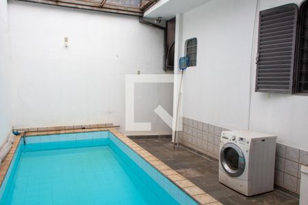 Casa à venda com 236m², 3 quartos e 3 vagasÁREA EXTERNA FUNDOS