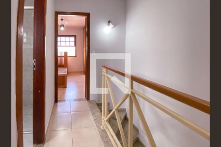 Corredor de casa de condomínio para alugar com 3 quartos, 100m² em Jardim Ester Yolanda, São Paulo