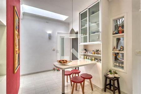 Casa à venda com 3 quartos, 182m² em Vila Elvira, São Paulo