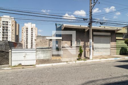 Casa para alugar com 178m², 3 quartos e 1 vaga Casa para alugar com 178m², 3 quartos e 1 vagaFachada