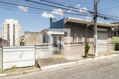 Casa para alugar com 178m², 3 quartos e 1 vaga Casa para alugar com 178m², 3 quartos e 1 vagaFachada