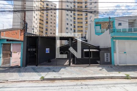 Casa para alugar com 85m², 2 quartos e 1 vagaFachada