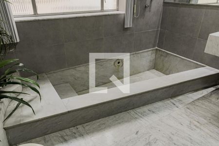 Apartamento para alugar com 383m², 4 quartos e 2 vagasBanheiro Social