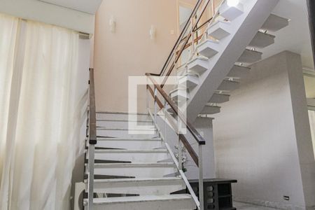 Apartamento para alugar com 383m², 4 quartos e 2 vagasEscadas acesso aos quartos