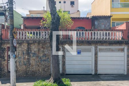 Casa para alugar com 250m², 3 quartos e 2 vagasFachada