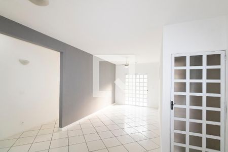 Sala 1 de casa de condomínio para alugar com 3 quartos, 160m² em Campo Grande, Rio de Janeiro